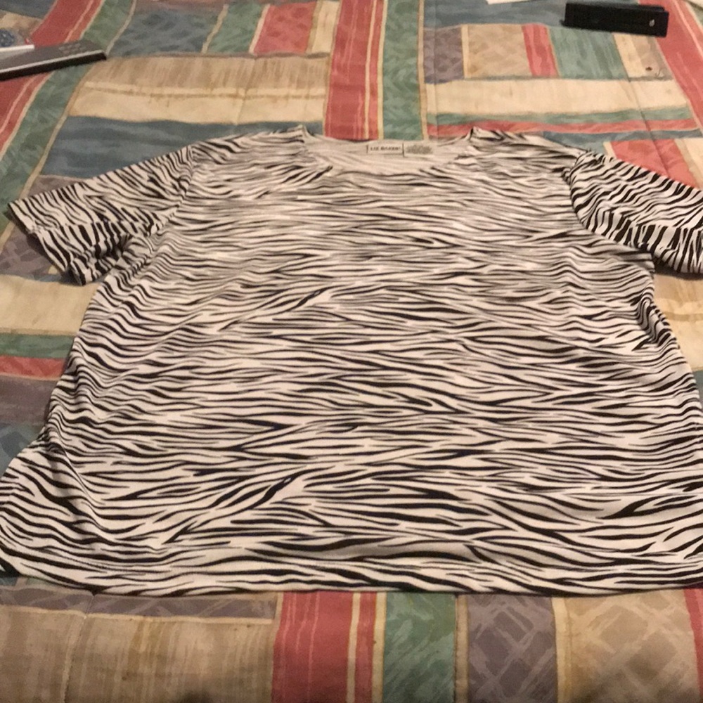 Short sleeve tee
